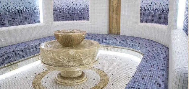 حوضچه آب‌گرم موزاییکی هتل بزرگ جهان