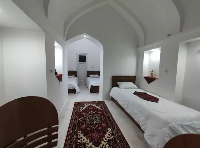 اتاق چندتخته با طاق قوسی عمارت پدری
