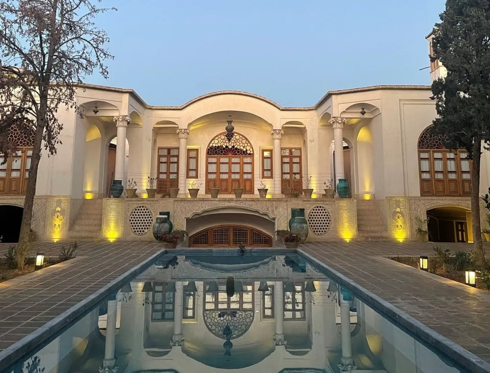 اقامتگاه سنتی عمارت ماندگار (درجه یک ممتاز) کاشان