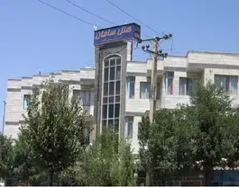 ساختمان هتل سامان میان درختان