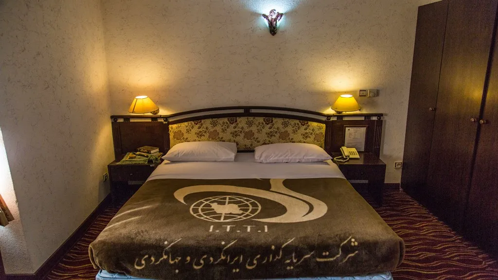 اتاق هتل جهانگردی دلوار با تخت دونفره