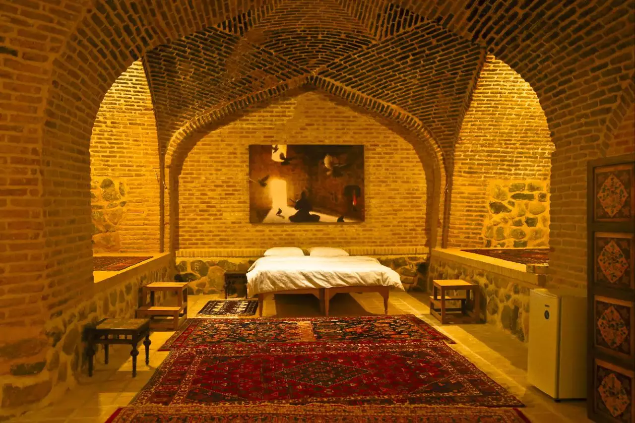 اتاق خواب با سقف آجری هتل کوهاب
