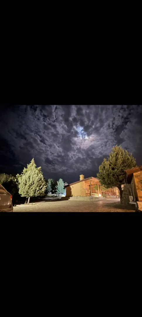 آسمان ابری شبانه محوطه بام سان