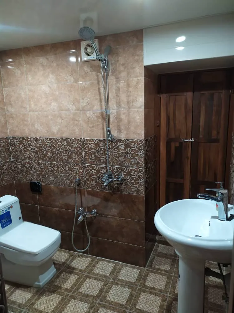 حمام کوچه حنا با دوش و روشویی