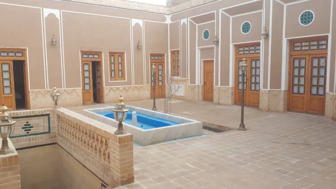 اقامتگاه سنتی آلما یزد