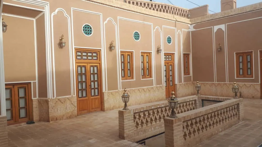 اقامتگاه سنتی آلما یزد