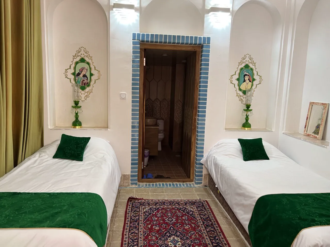 اقامتگاه سنتی عمارت قجری ابرکوه