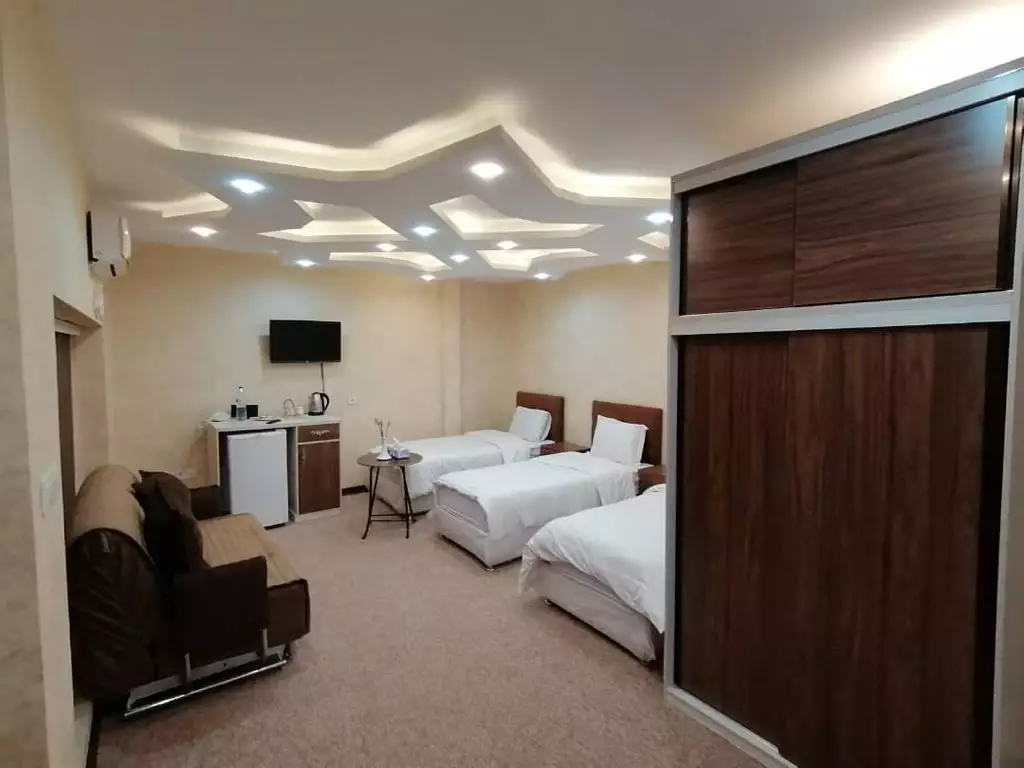 اتاق دوتخته عمارت مرمر با تخت‌های یک‌نفره