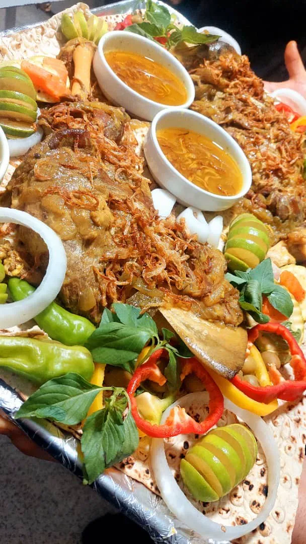 سینی کباب و دورچین سبزیجات عمارت مرمر