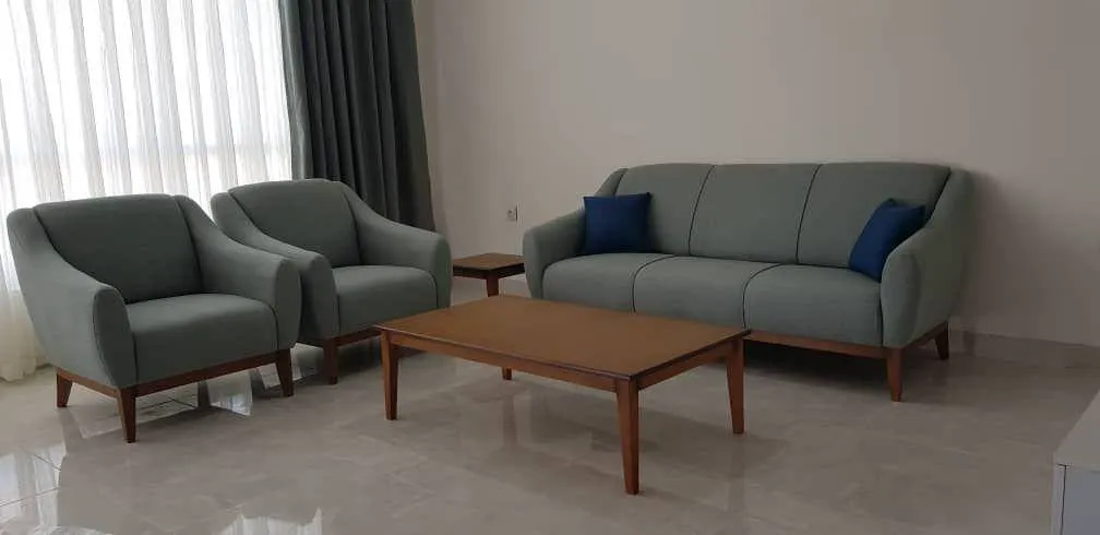 مبلمان نشیمن هتل ساحل سیمین کنار پنجره
