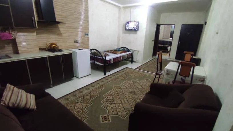 اتاق هتل گل یاس با آشپزخانه و تخت