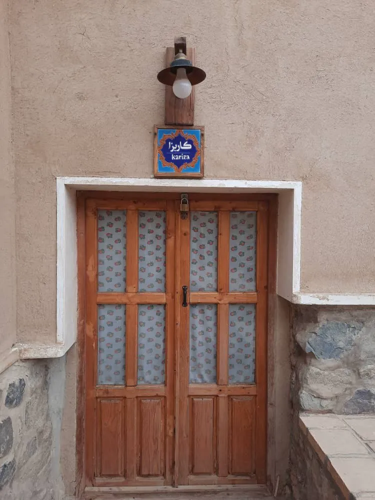 در چوبی اتاق کاروانسرا در اقامتگاه افوشتا