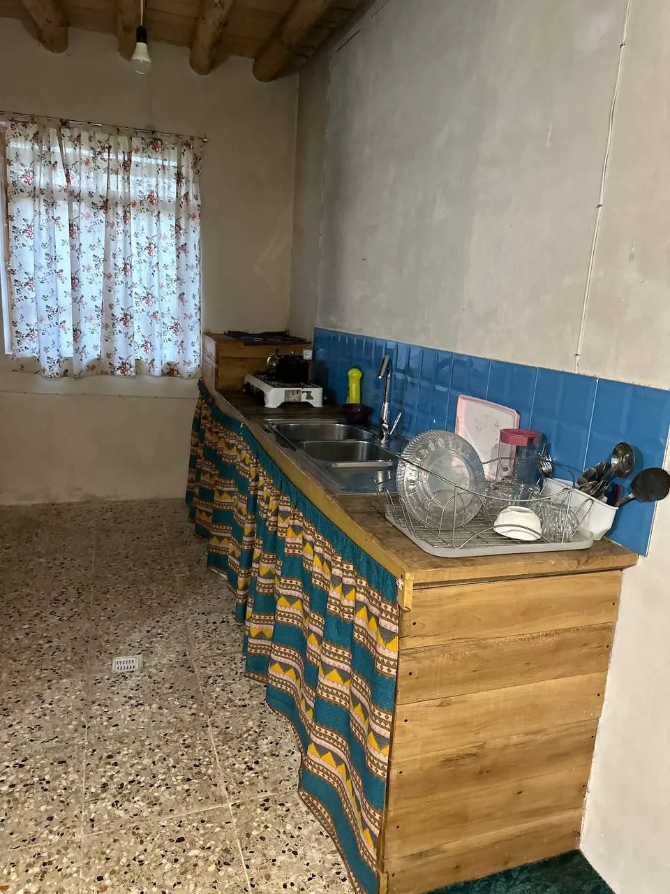 پیشخوان سینک و ظروف در آشپزخانه اورس