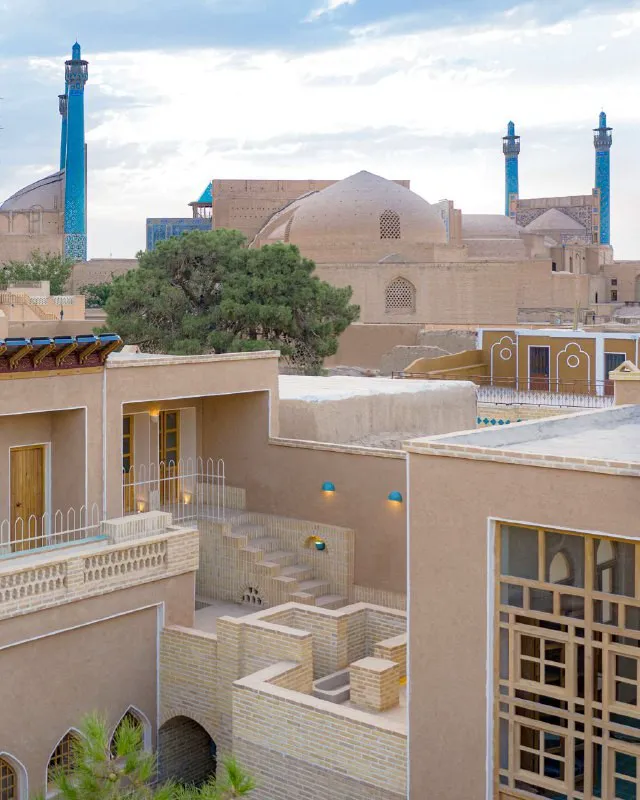 نمای هتل دالان جهان و معماری خشتی اطراف