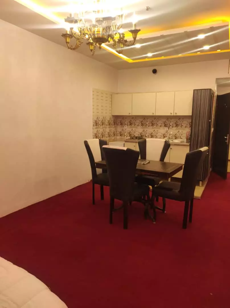 میز غذاخوری و آشپزخانه هتل تندیس