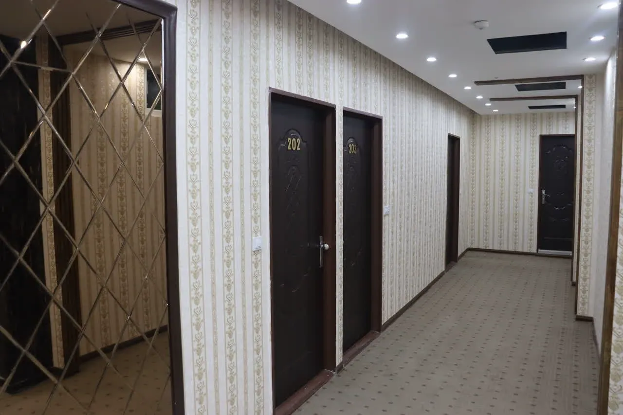 راهروی درهای اتاق هتل تندیس