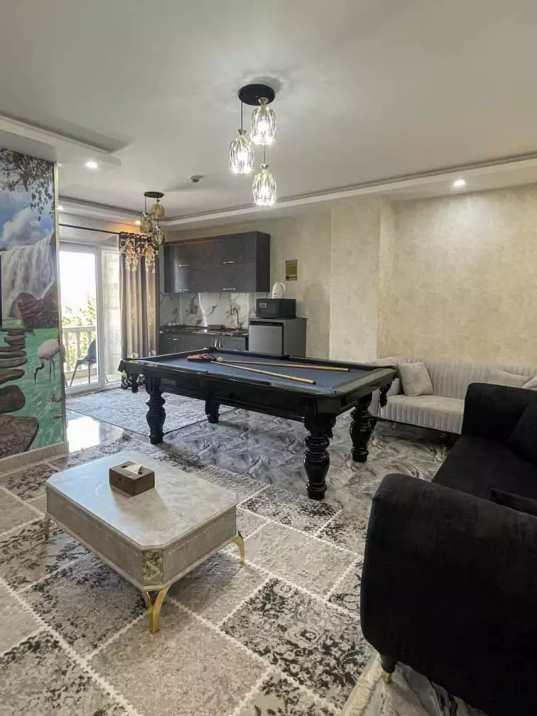 میز بیلیارد در نشیمن مازیار