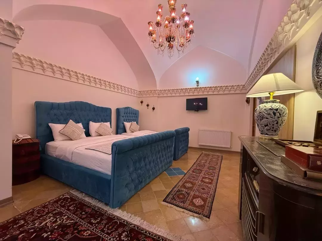 تخت آبی اتاق عمارت سهروردی