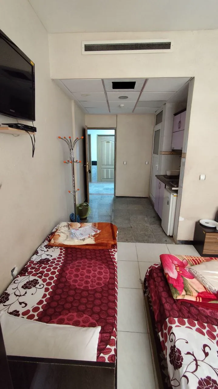 اتاق زیتون با دو تخت یک‌نفره
