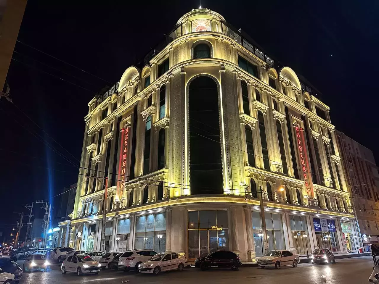 نورپردازی شبانه نمای ساختمان هتل هیام