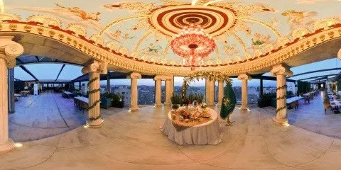 سالن پذیرایی با سقف گچ‌بری‌شده هتل هیام