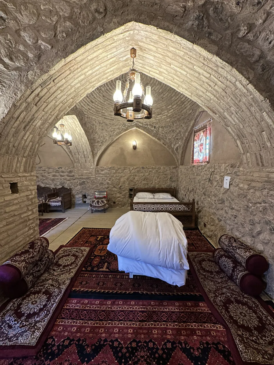 اتاق نه نفره صفوی ( دوتخته دبل+ هفت نفر کف خواب )