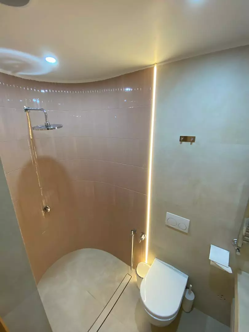 دوش و توالت فرنگی سرویس بهداشتی رزاس