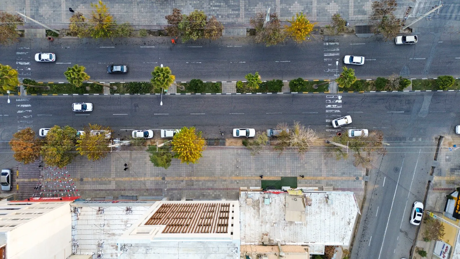 نمای هوایی خیابان و ساختمان هتل گارنت