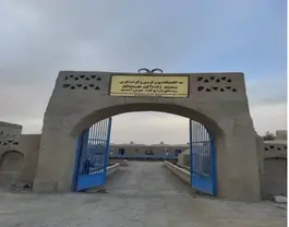 ورودی سنگی اقامتگاه رستم زادگان سیستان