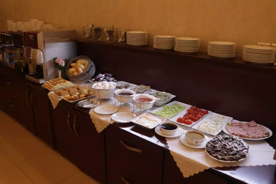 بوفه صبحانه هتل پرشیا با خوراکیهای متنوع