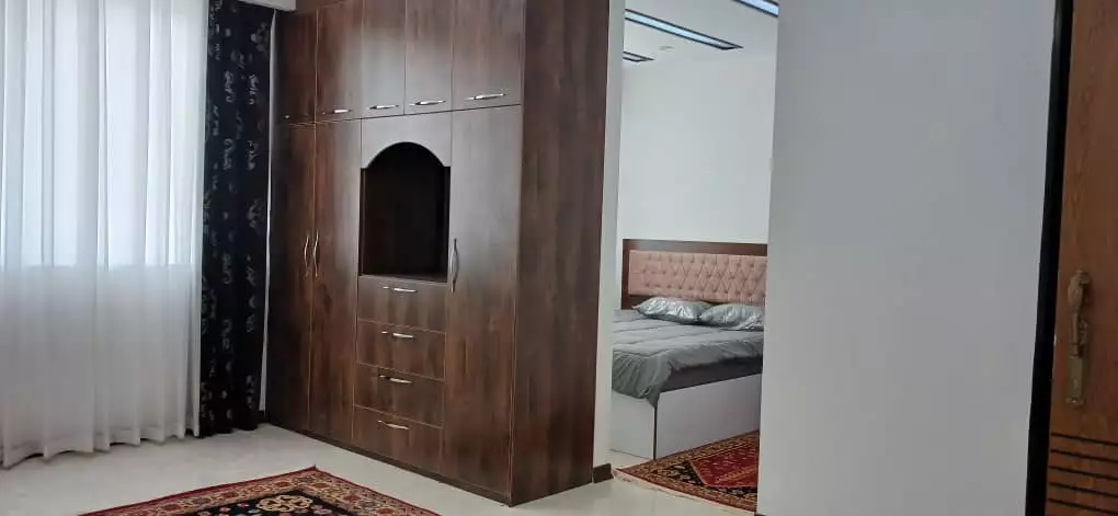 کمد چوبی و تخت اتاق هتل الماس غرب