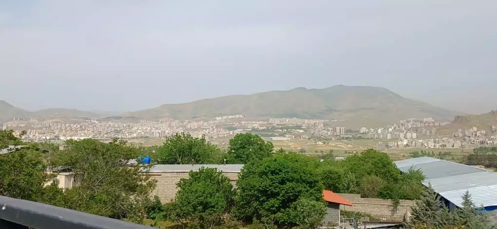 نمای شهر و کوهستان از هتل الماس غرب