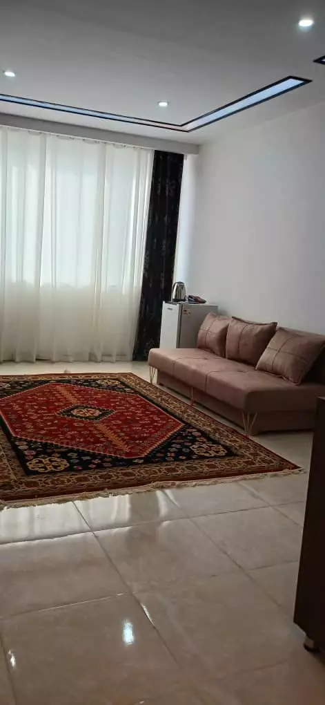 مبل و فرش اتاق نشیمن هتل الماس غرب