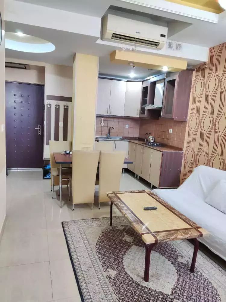 فضای نشیمن و آشپزخانه هتل فرهاد