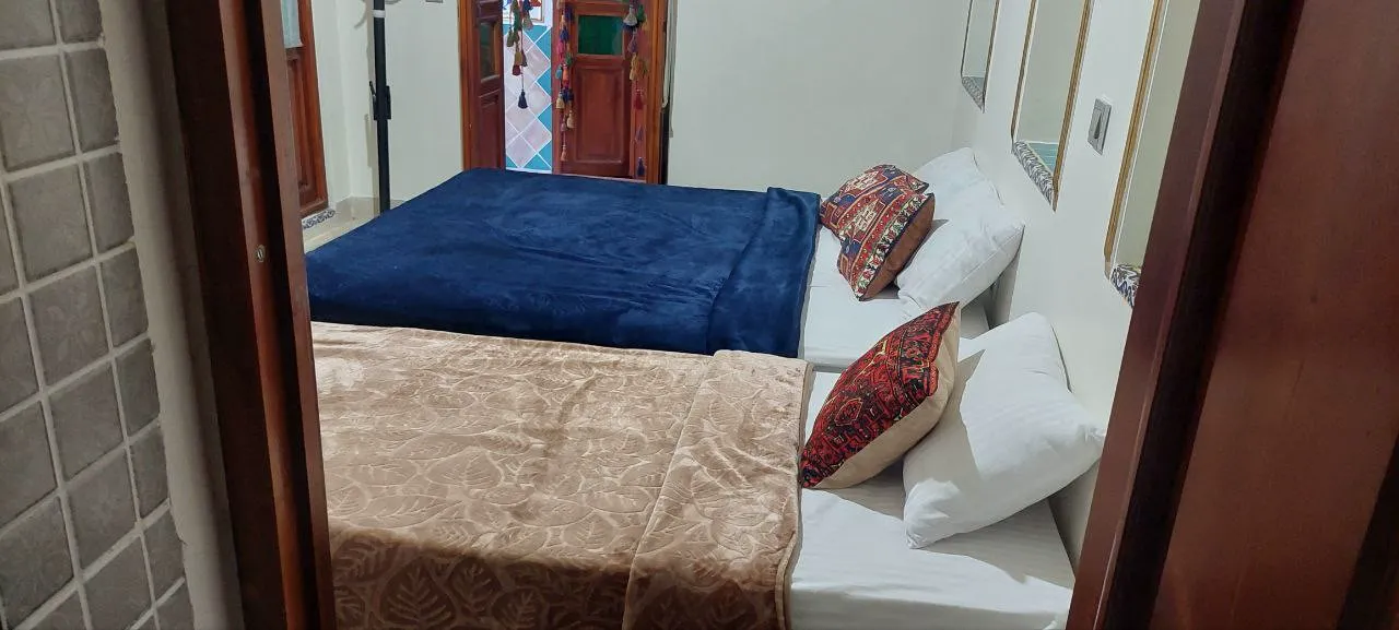 اتاق هتل ملک تاج با دو تخت دونفره