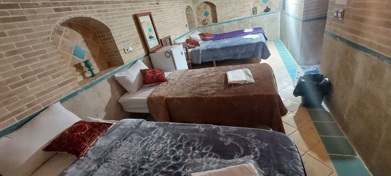 اتاق هتل ملک تاج با سه تخت