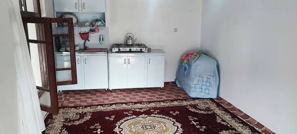 آشپزخانه کوچک کنار فرش در اکبربابا