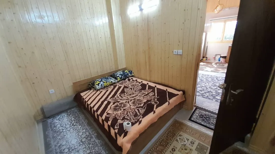 اتاق خواب باغ ملک با تخت دونفره