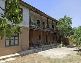 نمای بیرونی ساختمان اقامتگاه چشمه سعدی