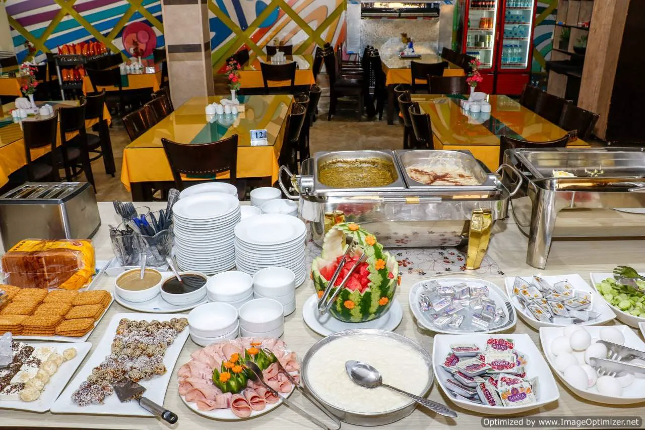 بوفه صبحانه هتل ایران با انواع خوراکی