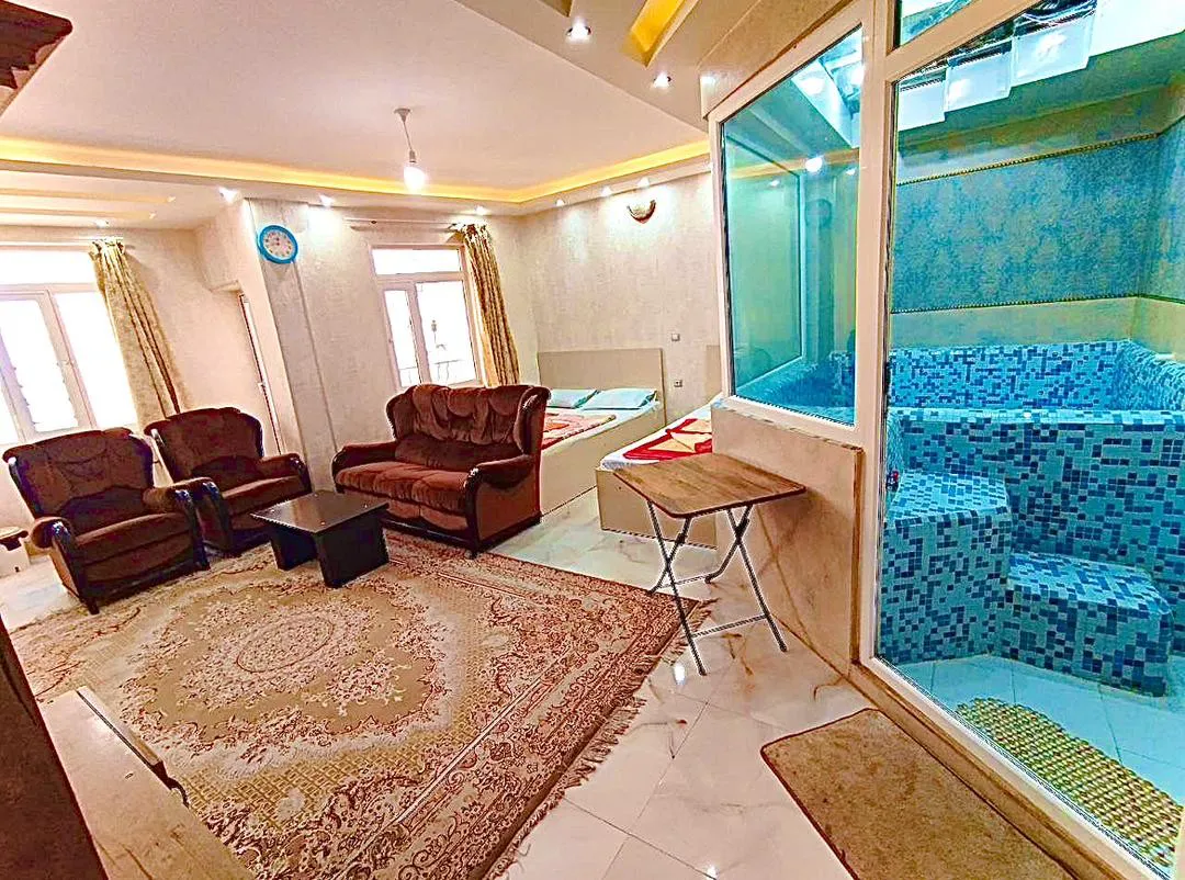 نشیمن با استخر سرپوشیده موزاییکی در آناهیتا