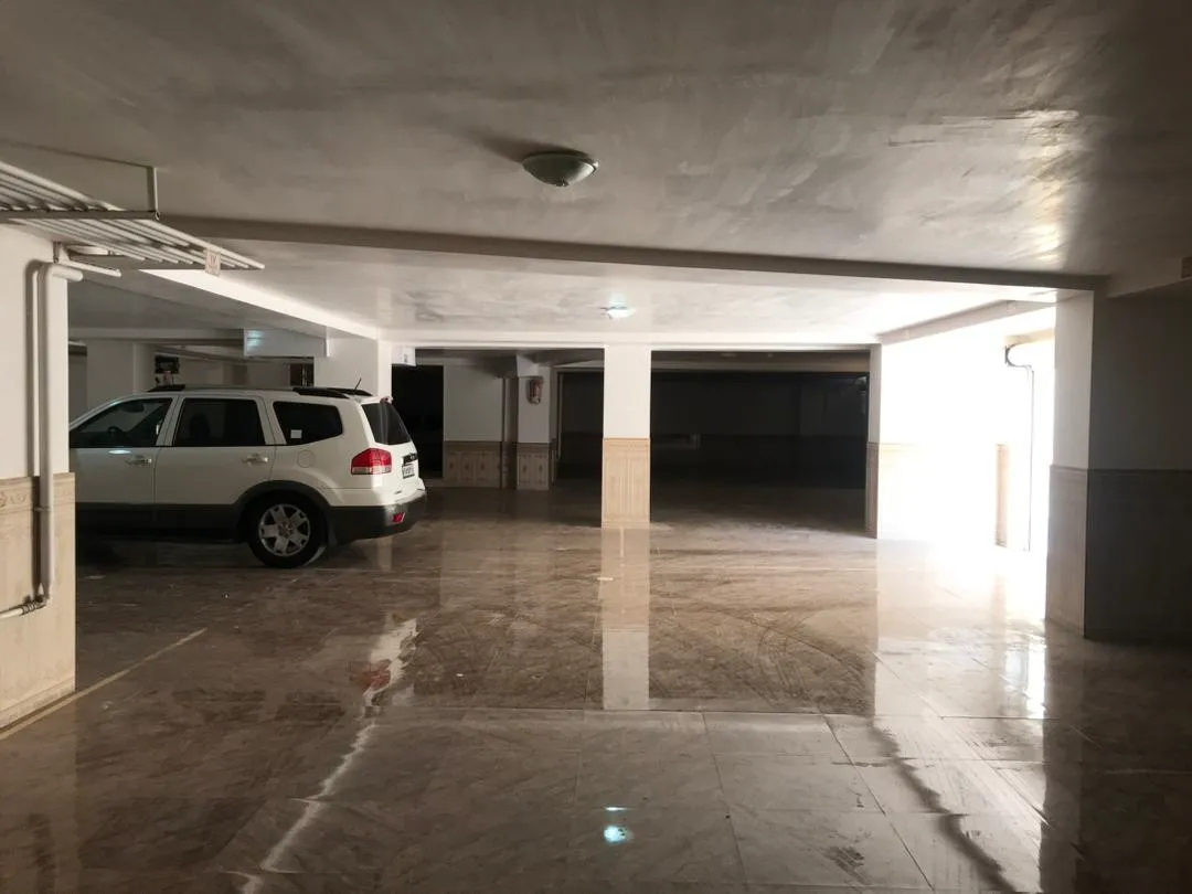 پارکینگ سرپوشیده آناهیتا2 با کف سنگی
