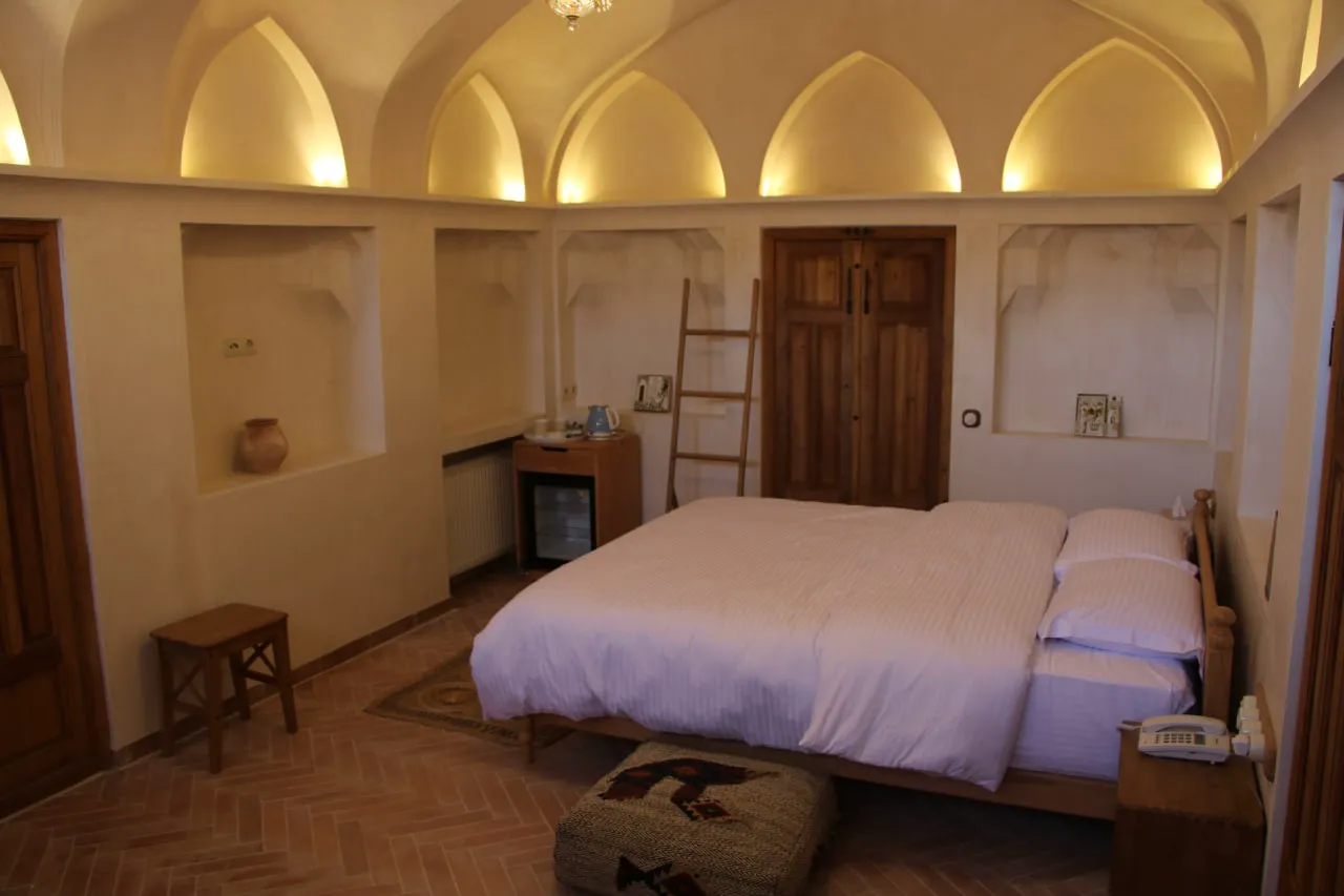 اتاق با تخت دونفره در عمارت بالابان