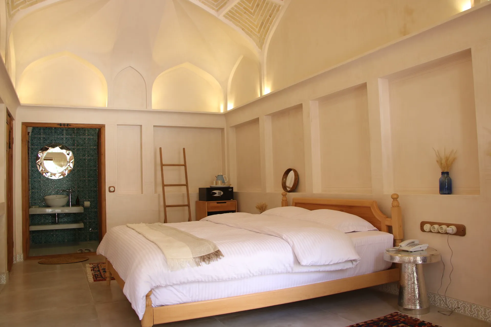 اتاق خواب عمارت بالابان با سقف گنبدی
