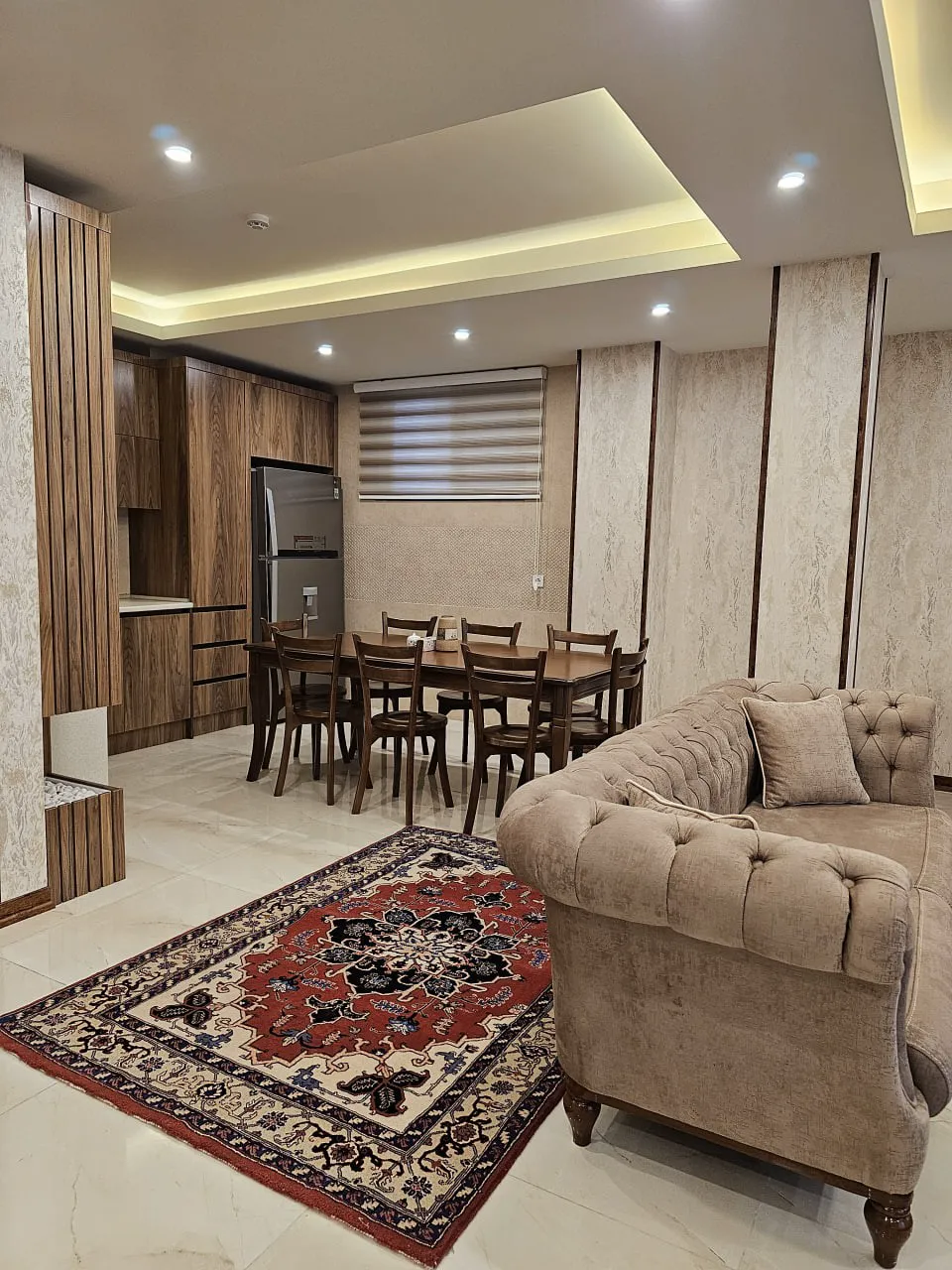 فضای نشیمن و ناهارخوری مُلک قدوس