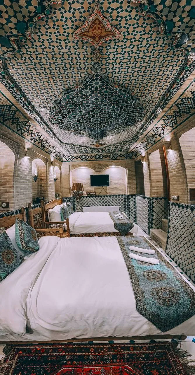 اتاق خواب با سقف آینهکاری عمارت جهانشاهی