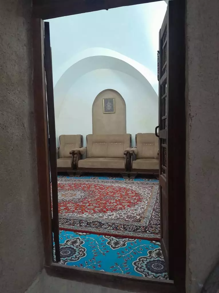 نمای هال هتل هشت از چارچوب در