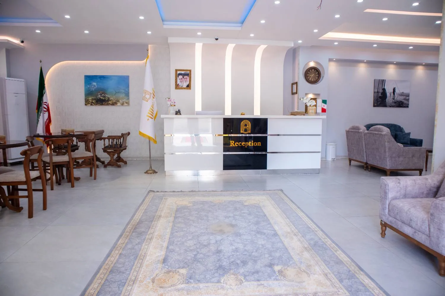پذیرش و فضای نشیمن لابی هتل آنامیس