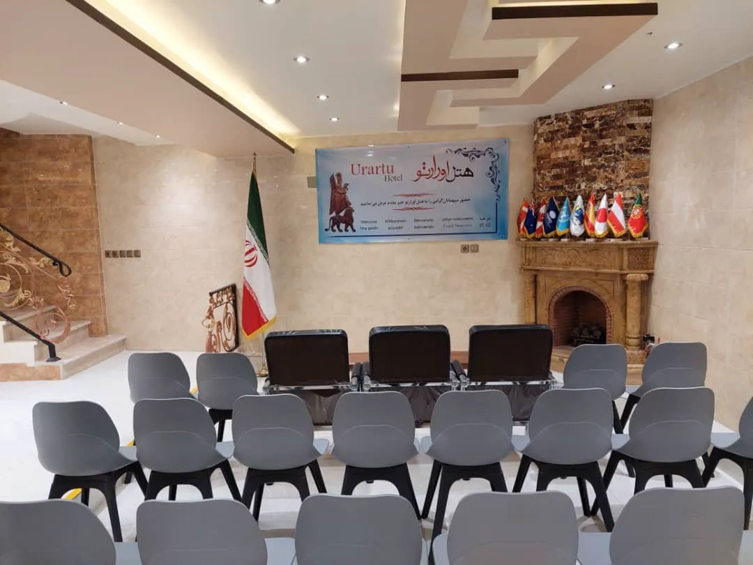 سالن همایش هتل اورارتو با ردیف صندلی