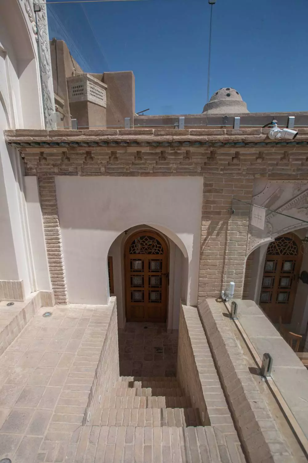 پلکان ورودی حیاط عمارت آقاحسینی